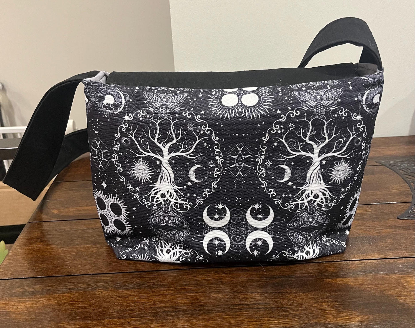 Messenger bag w/tree of life