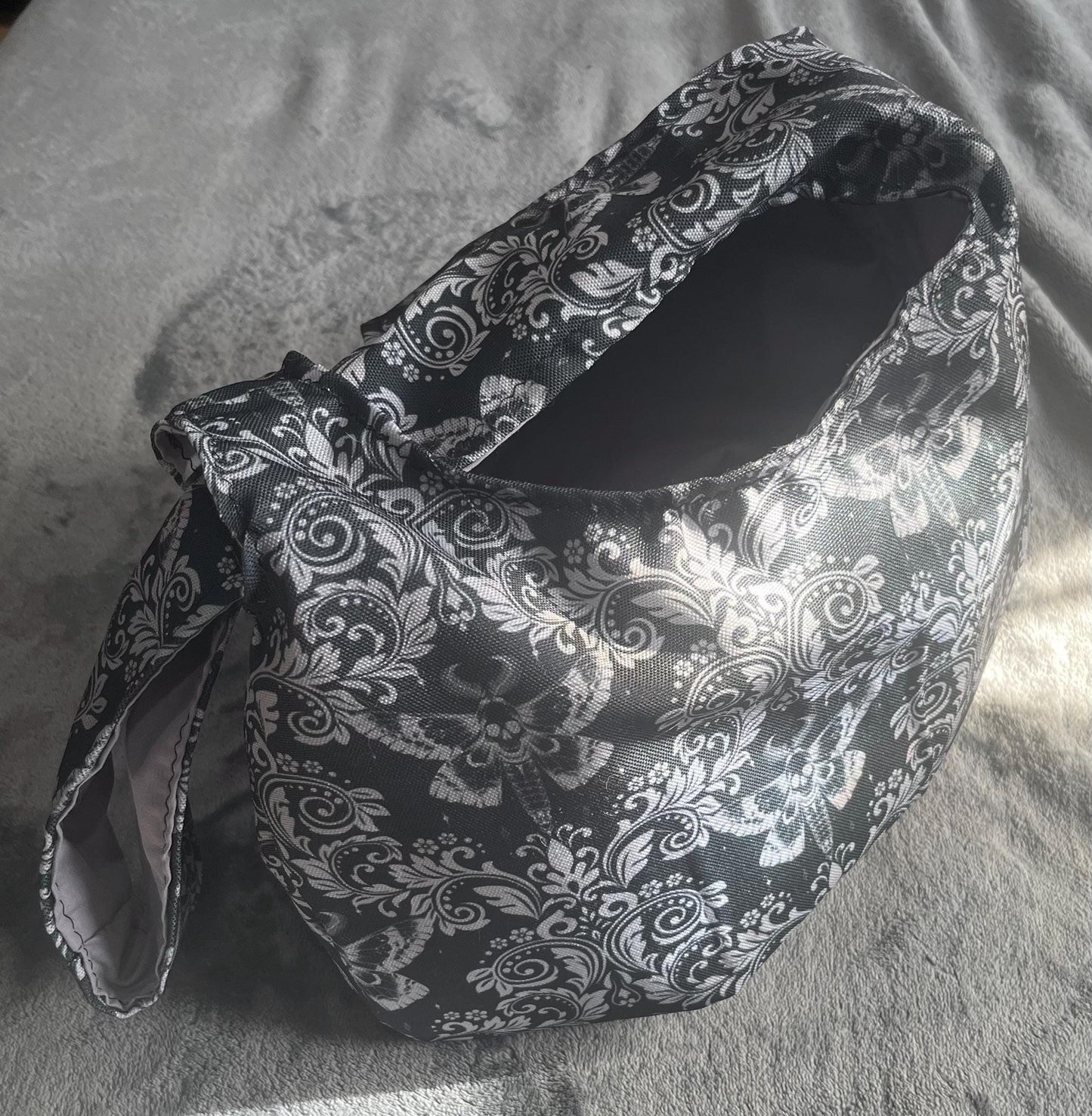 large knot bag / moth & skull outer fabric / grey lining fabric