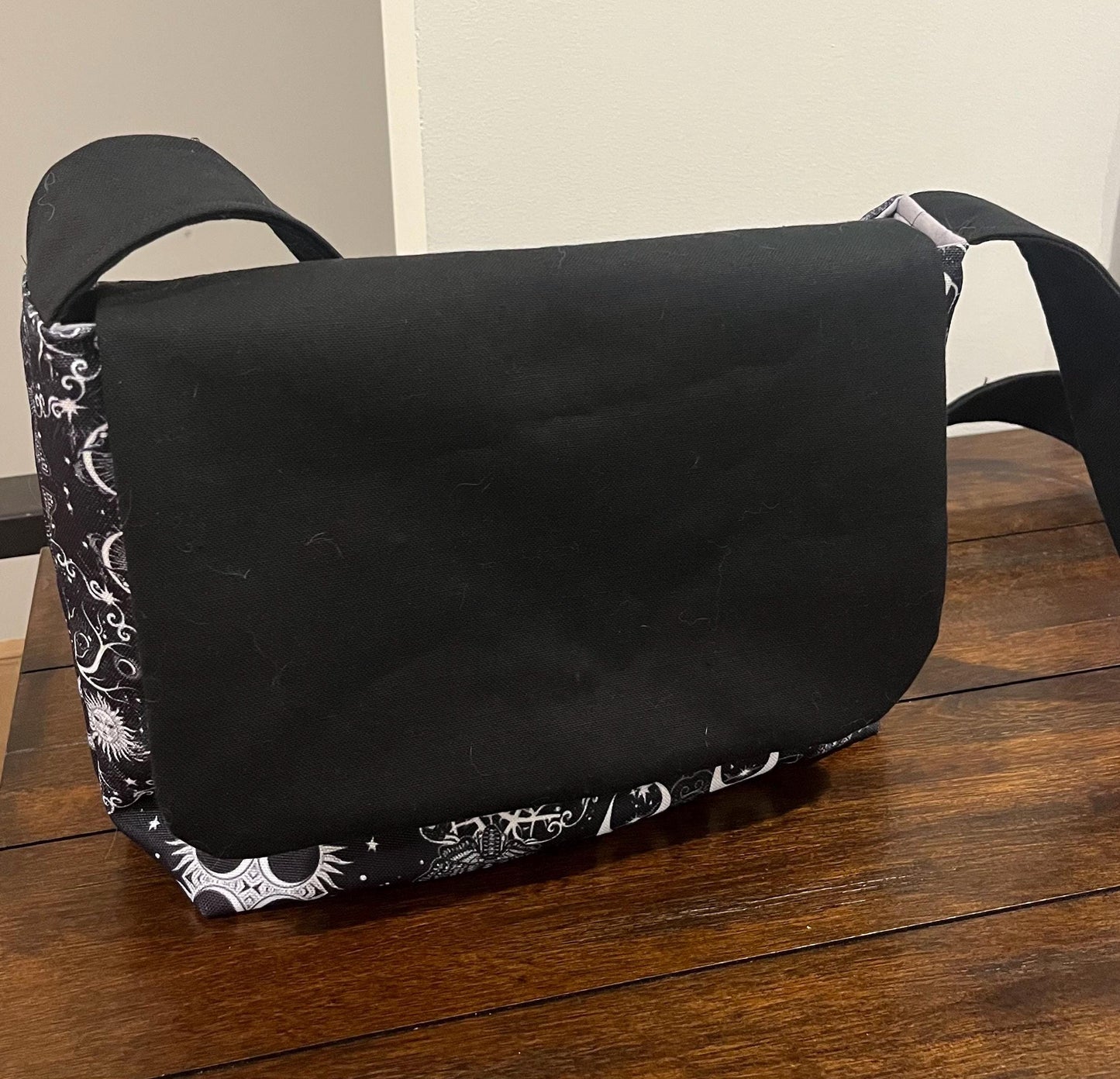 Messenger bag w/tree of life